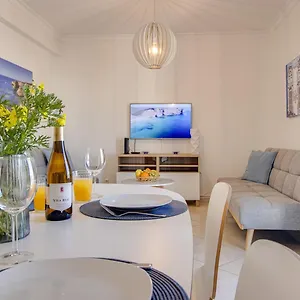 Old Town 2br 50m Ocean W/ Ac Wi-fi Parking Terrace Apartment
